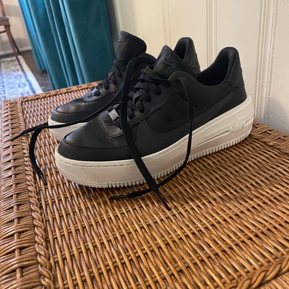 Nike Air Force 1 Platform Black and White Sneakers - Picture 2 of 6